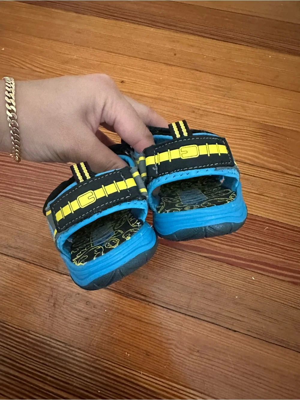 Boys 7T Batman sandals